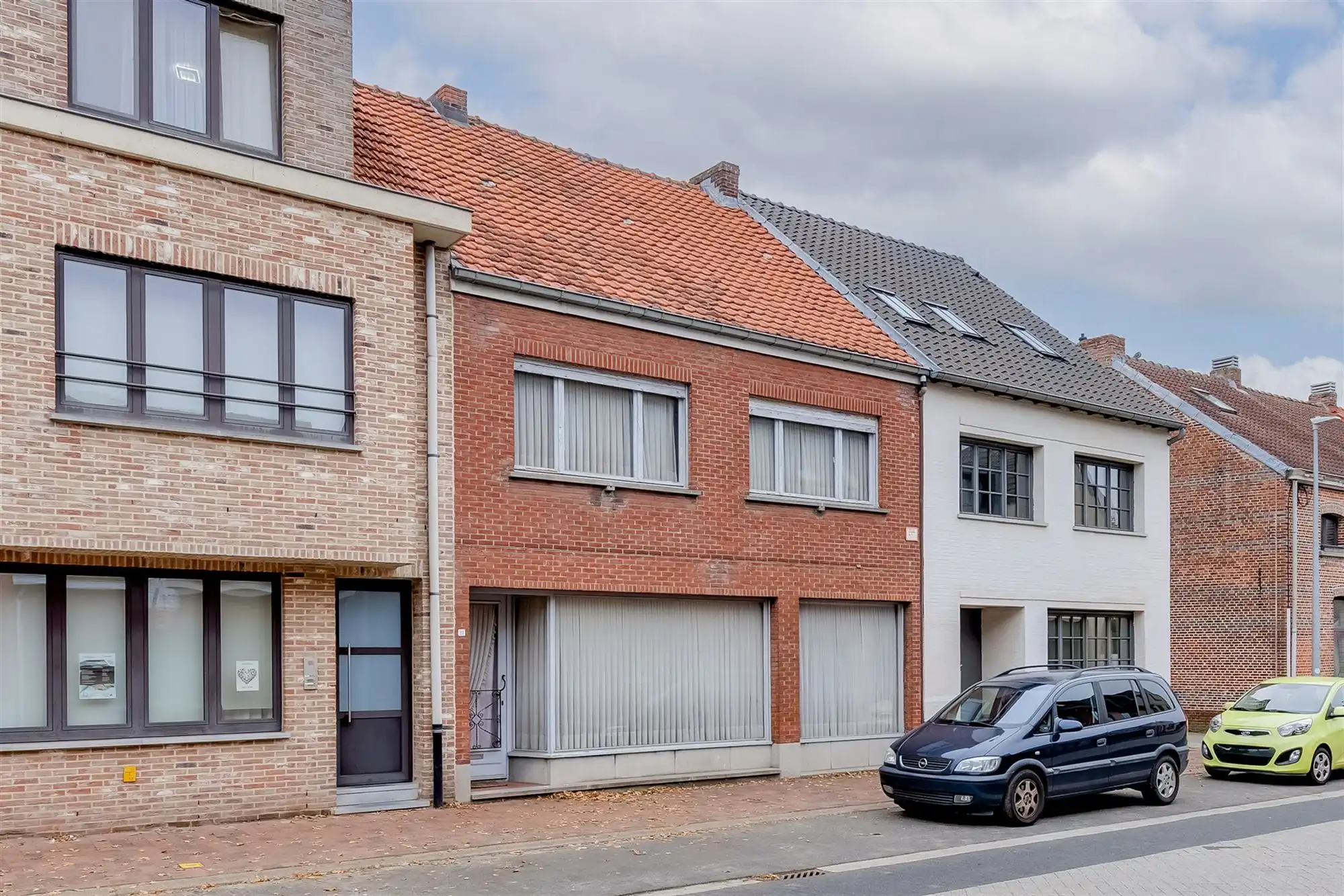 Hoofdfoto van de publicatie: Op te frissen woning met 3 slk en tuin in Beerse