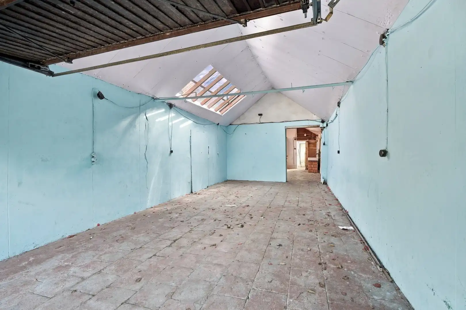Te renoveren half open bebouwing met uitweg achteraan foto 13