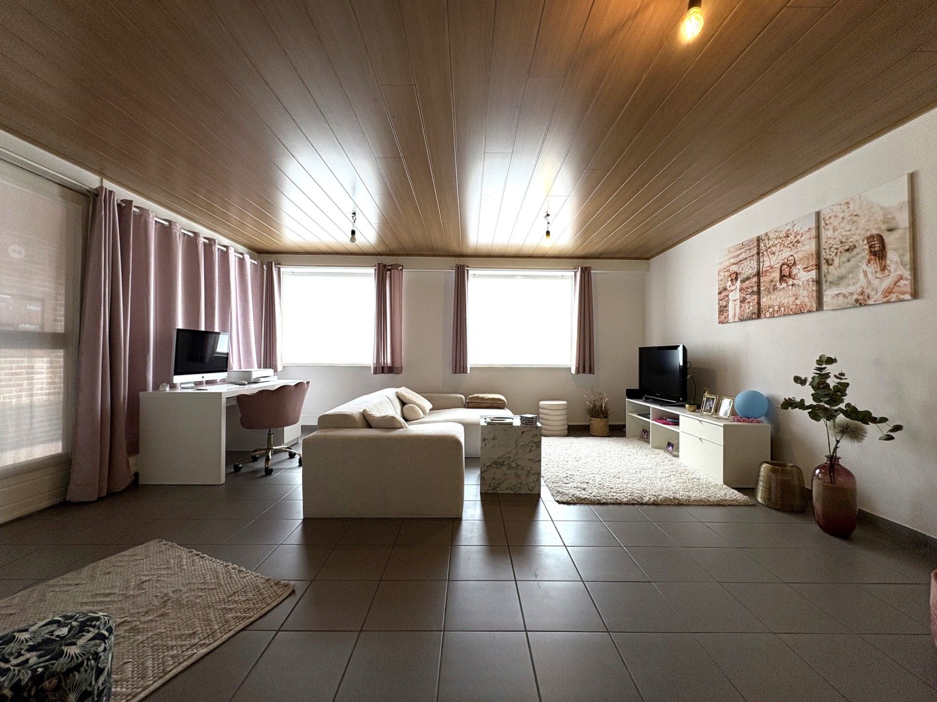 Ruim appartement met 4 slaapkamers en overdekte autostaanplaats foto 3