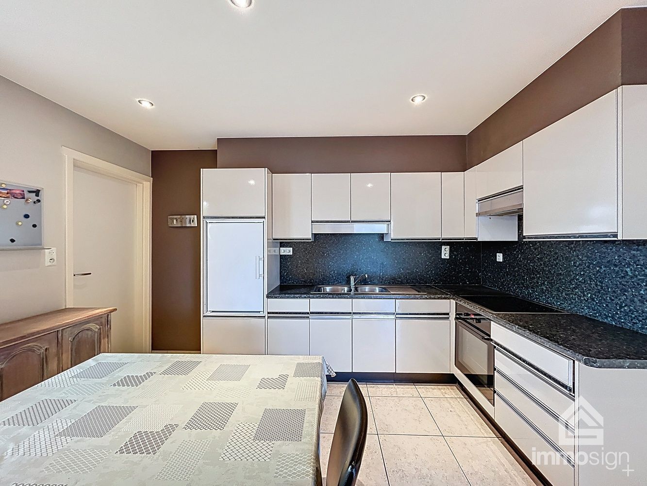 Instapklare gelijkvloerse woning (bungalow) op een perceel van 1079 m² met uitzicht over de velden, vlakbij de grens met Nederland foto 8