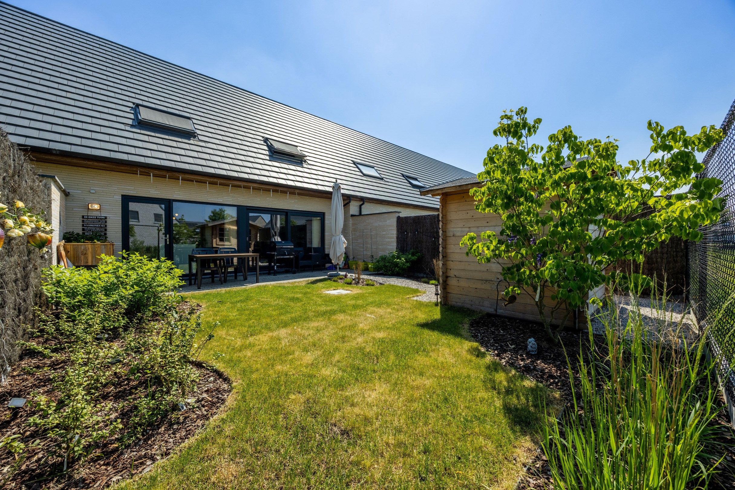 RUSTIG GELEGEN GEZINSWONING MET GARAGE foto 9