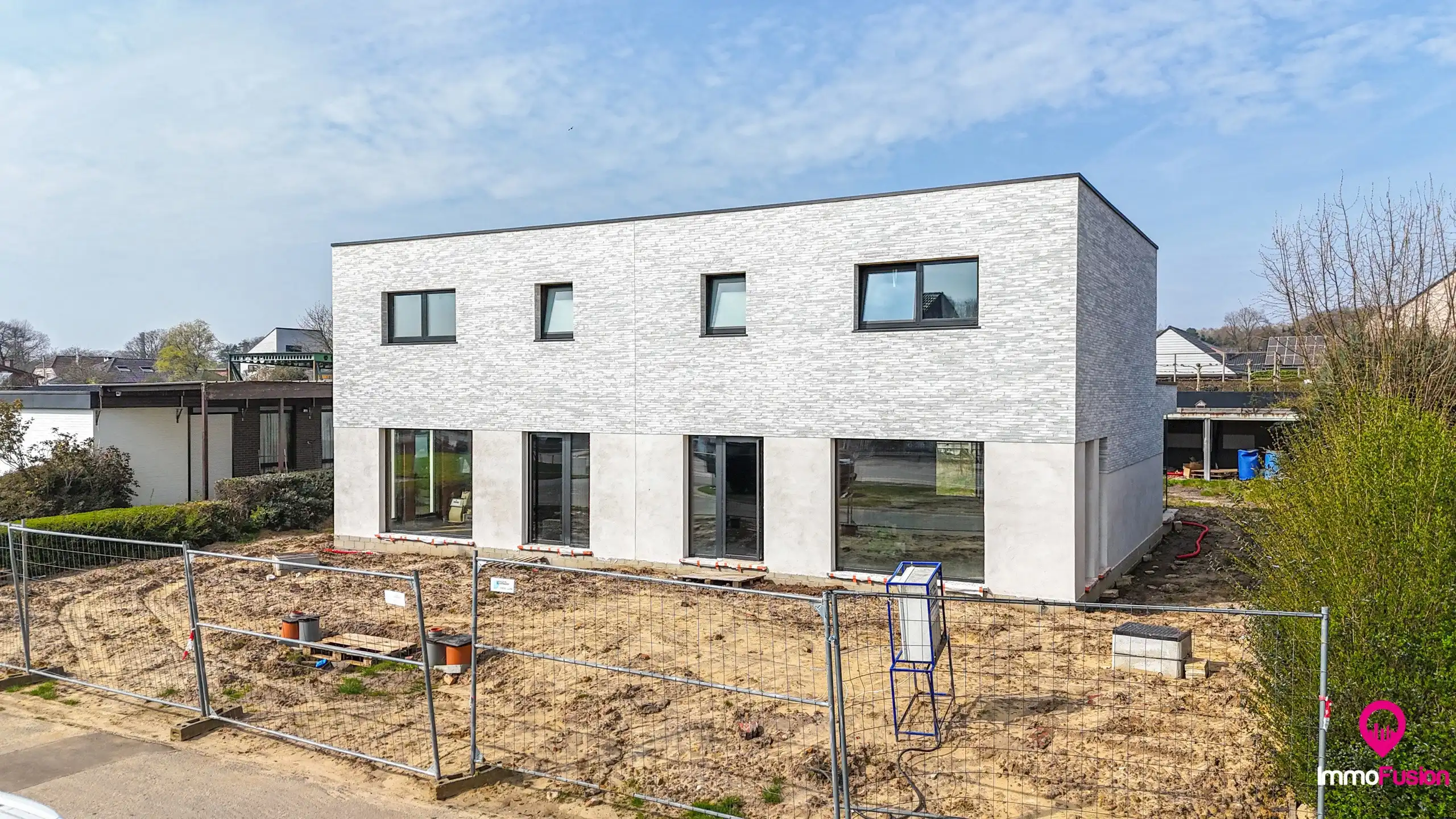 Modern halfopen nieuwbouw in casco met 3 slaapkmrs in Lillo! foto {{pictureIndex}}