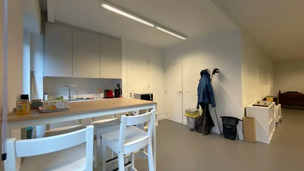 Lichtrijk kantoor te huur aan de Leien in Antwerpen foto 12