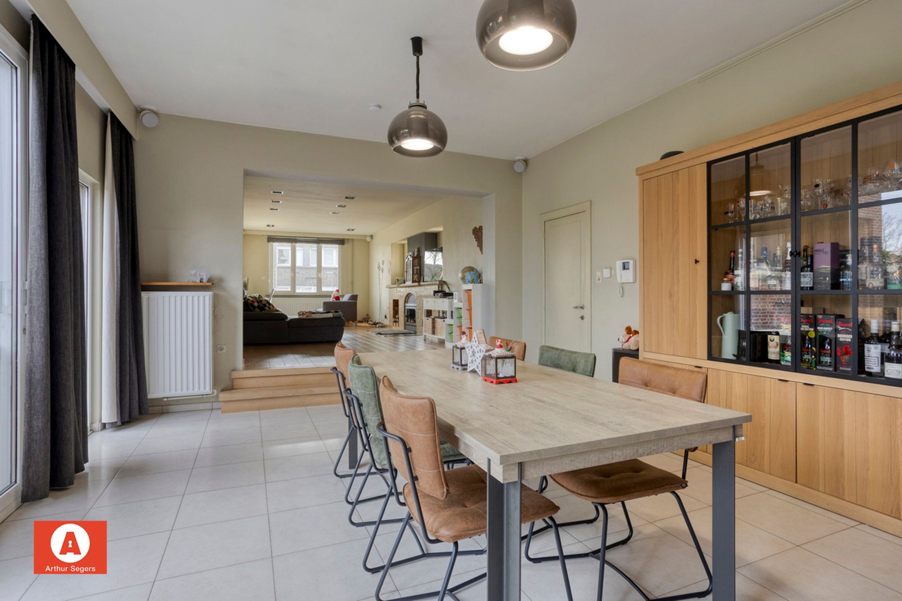 Karaktervolle open bebouwing met 5 slaapkamers en bureau foto 7