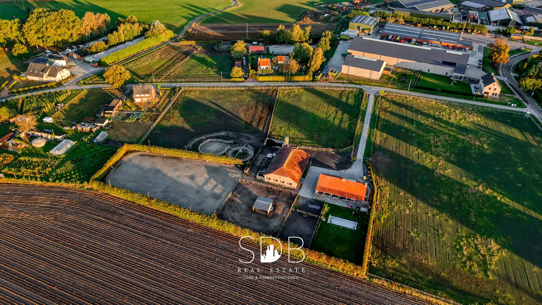 Prachtige landelijke woning met hippische accommodatie op 2,5hectare foto 40