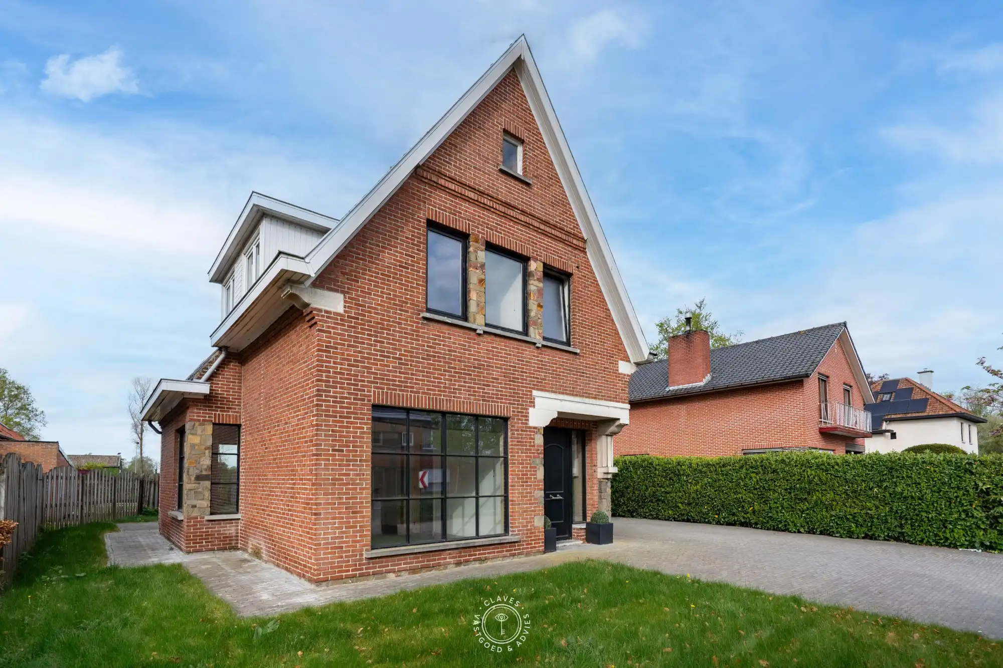 Verder te renoveren open bebouwing op toplocatie foto 5