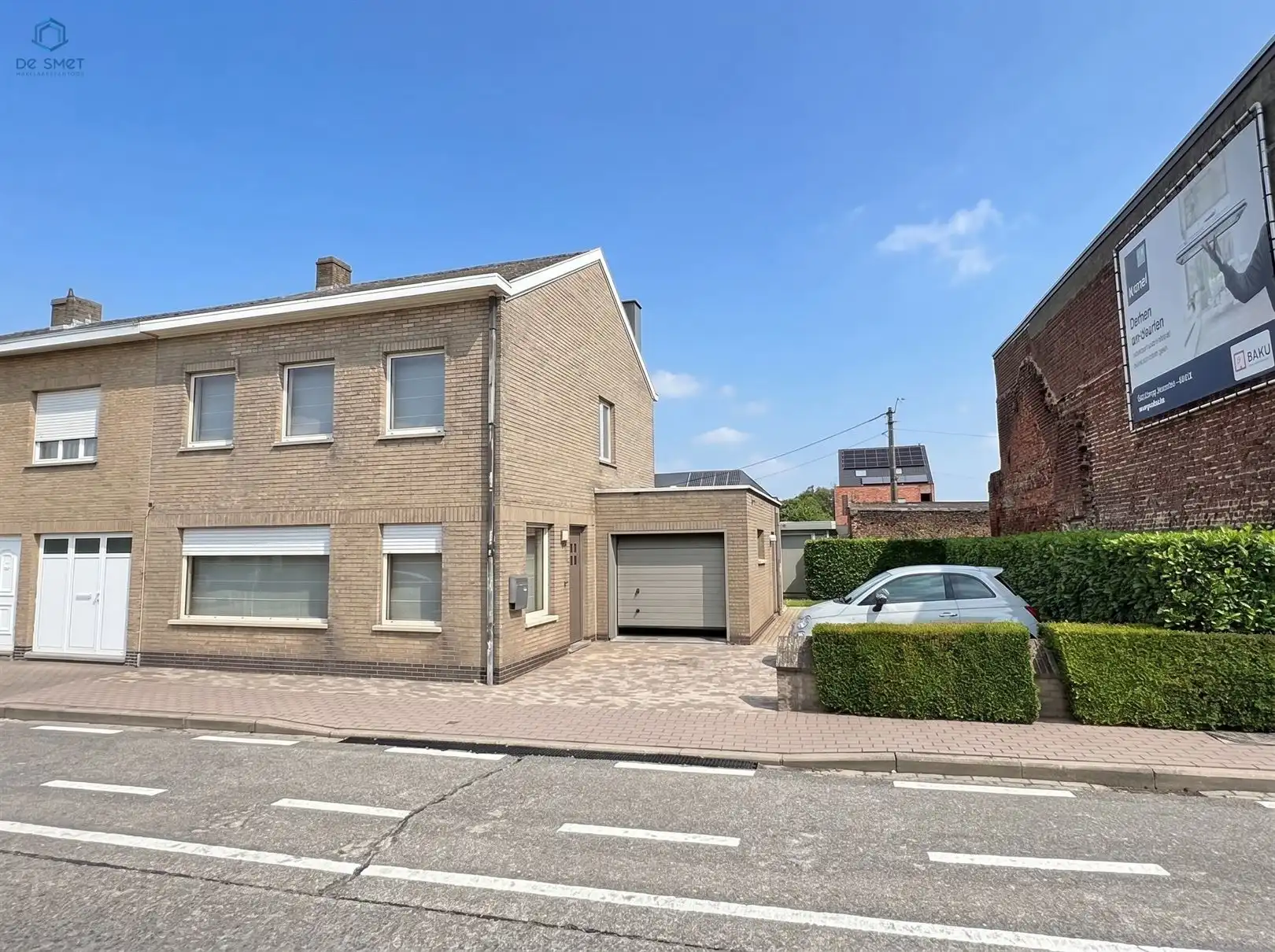 Instapklare woning met garage en tuin foto {{pictureIndex}}