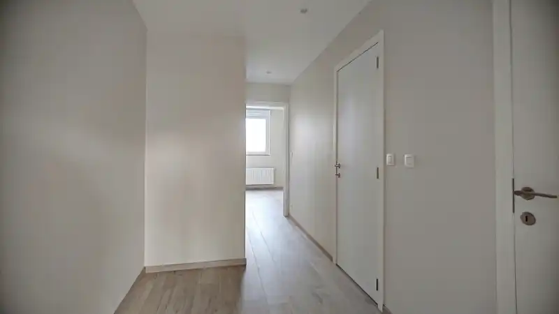 volledig gerenoveerd éénslaapkamerappartement foto 3