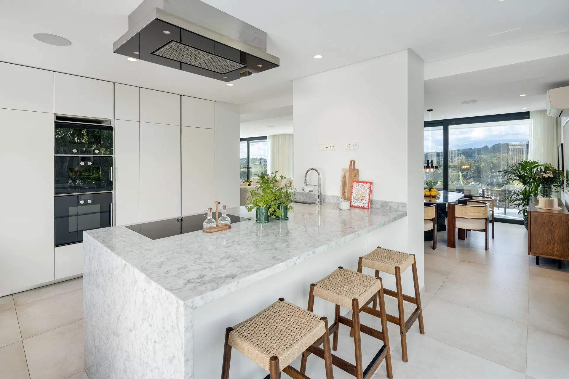 Moderne luxe aan de golfbaan – villa met adembenemend uitzicht in het hart van Nueva Andalucía foto 7