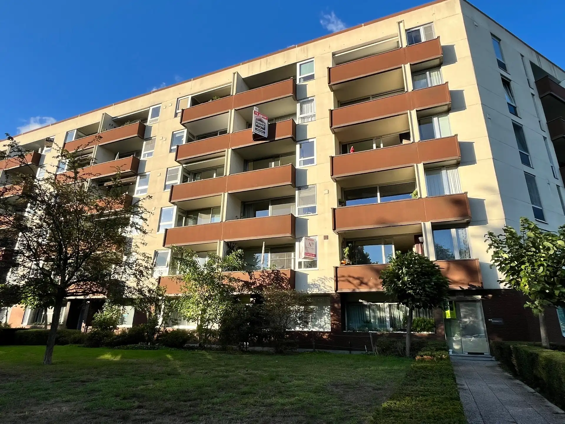 Appartement met terras en autostaanplaats foto 12