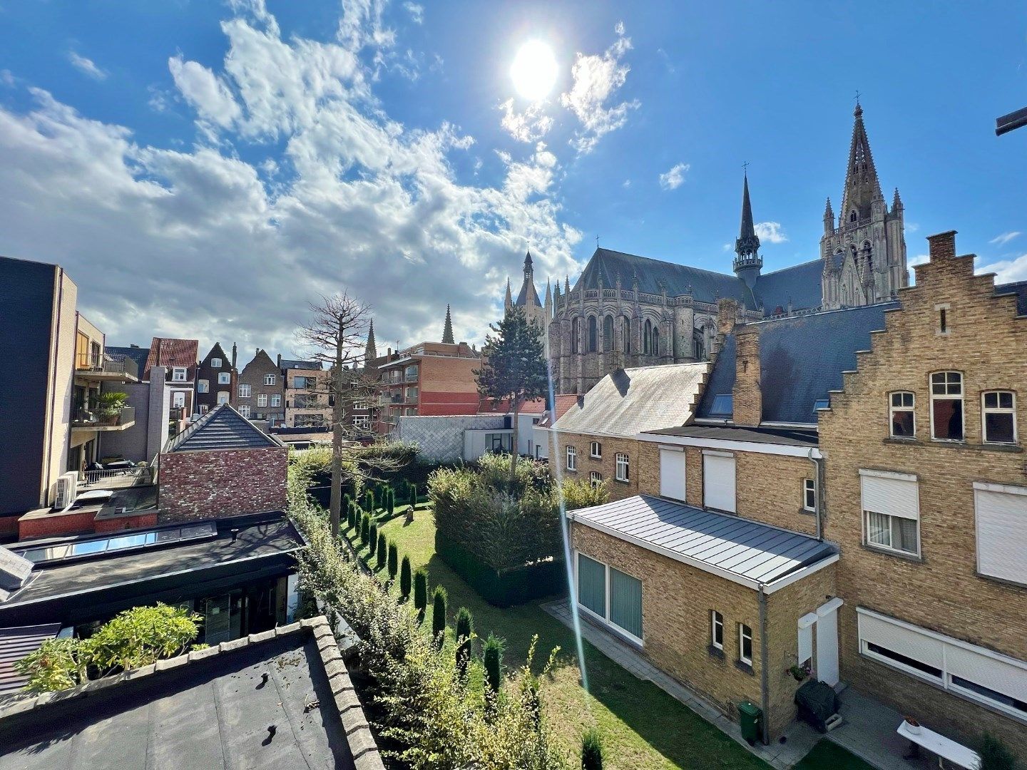 Verhuurd appartement met terras op wandelafstand van de markt met goed rendement!  foto 10