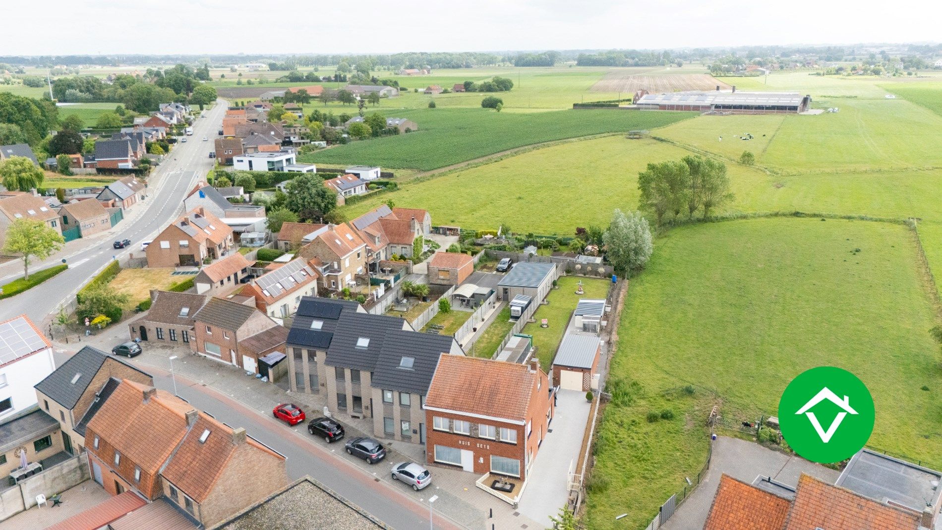 Instapklare, recente woning (2018) met 4 slaapkamers en garage in hartje Koekelare. foto 24