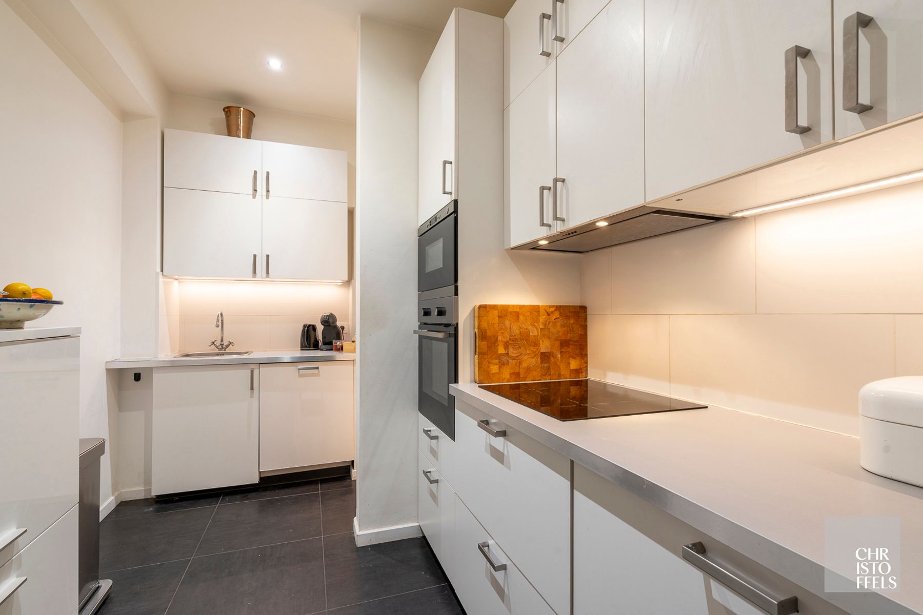Charmante  op te frissen villa met oprijlaan, verscholen in het groen op een perceel van 1.694m² foto 5