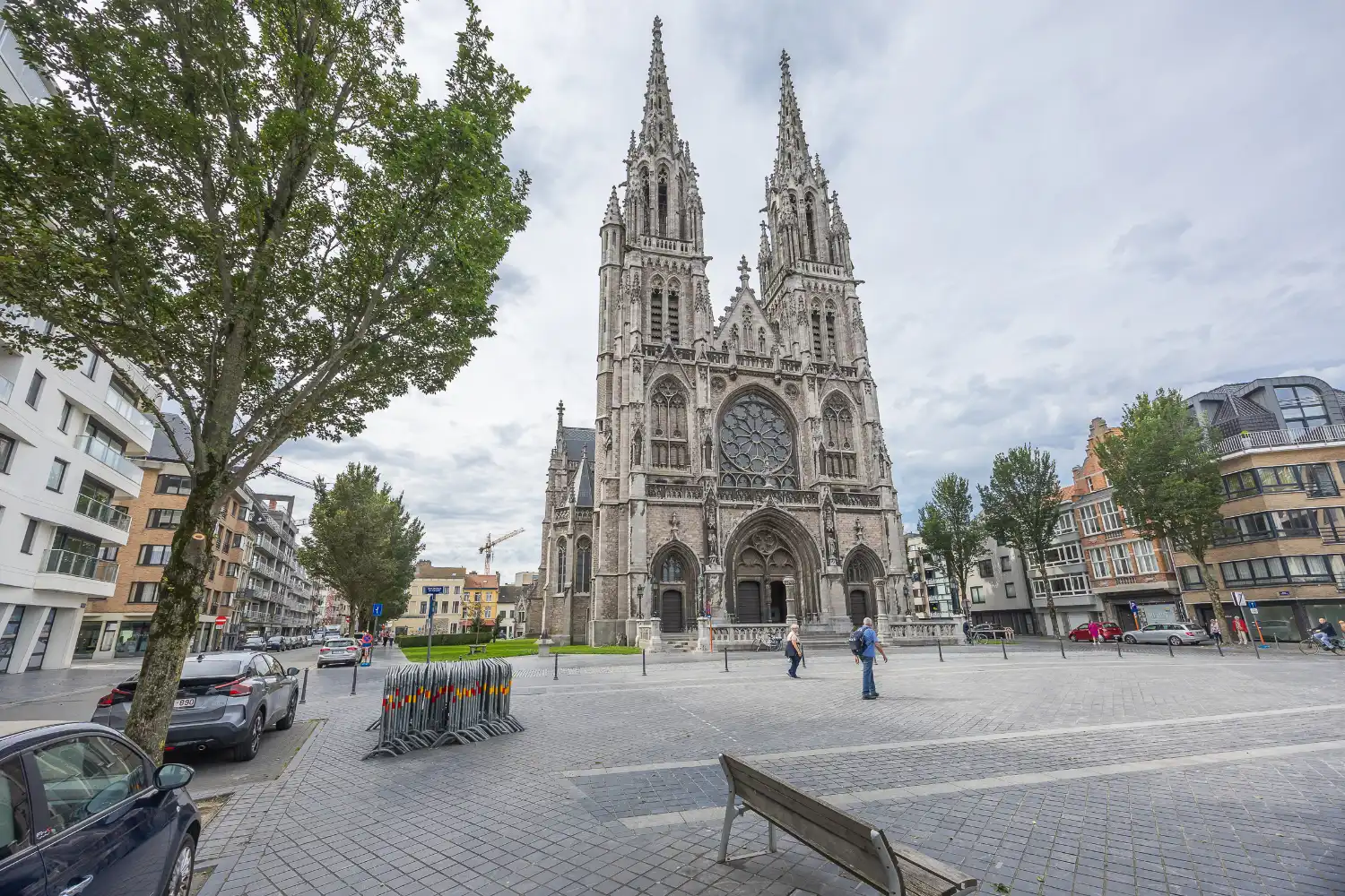 Gerenoveerd twee slaapkamer appartement met open zicht foto 27