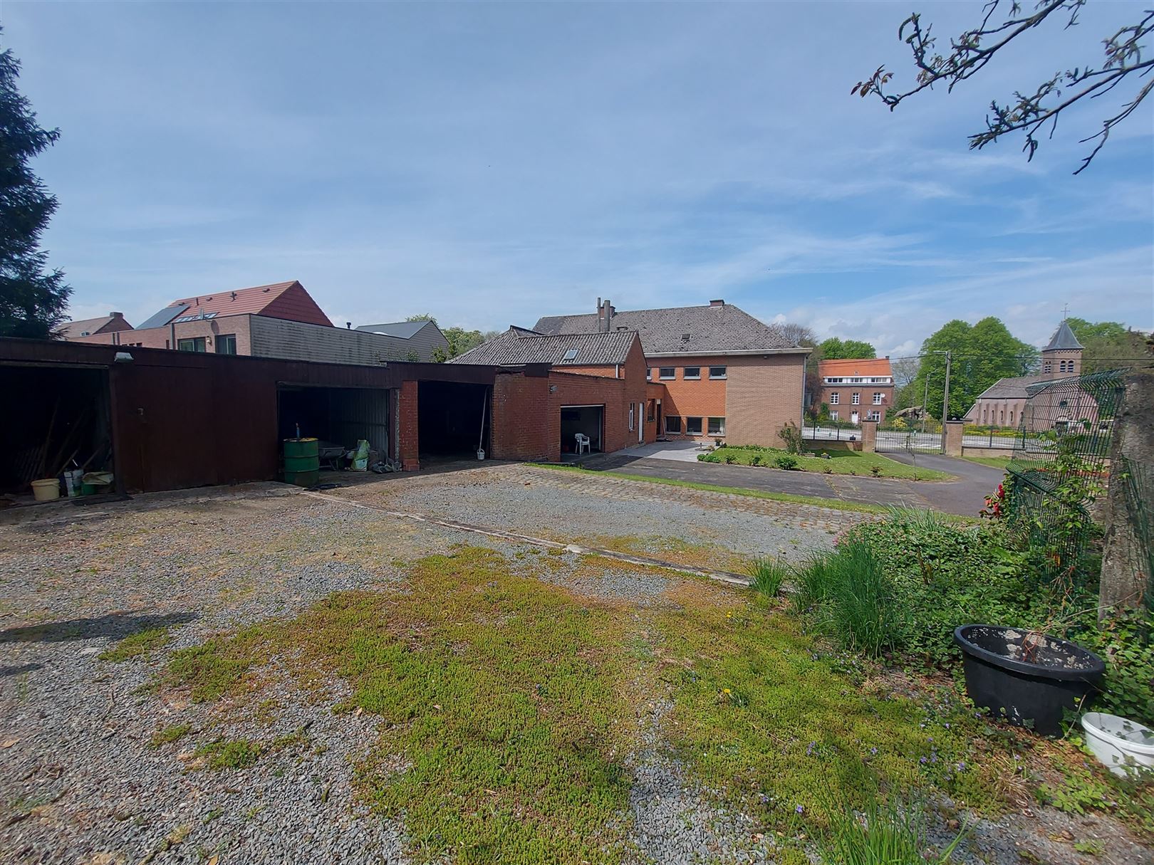 Veelzijdig renovatiepand met woonst en winkel Vloesberg foto 25