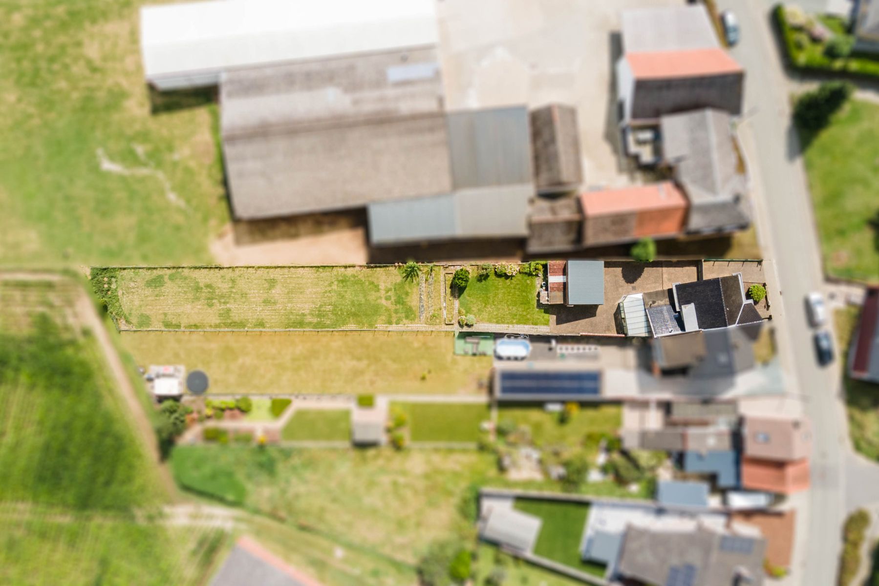 Verzorgde, instapklare woning HOB met grote tuin en garage foto 4