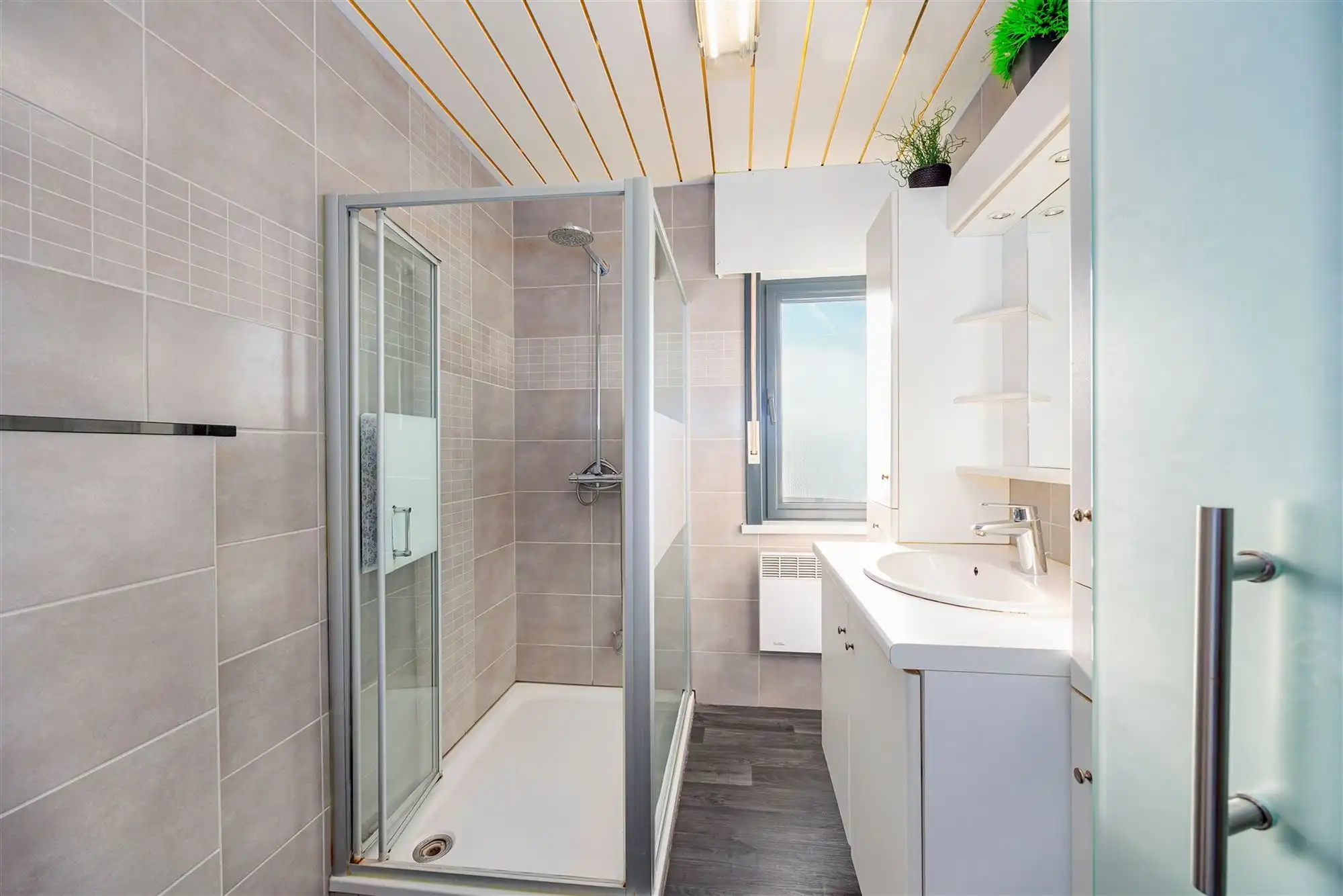 Ruime HOB met 3 slaapkamers, garage en Z-tuin. foto 17