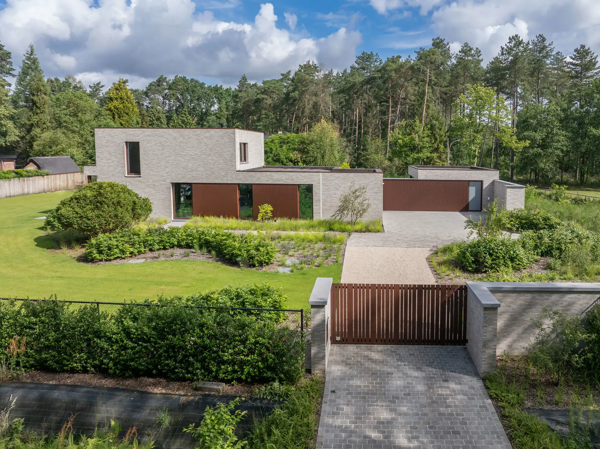 Exclusieve villa met luxe afwerking in Halle-Zoersel foto {{pictureIndex}}