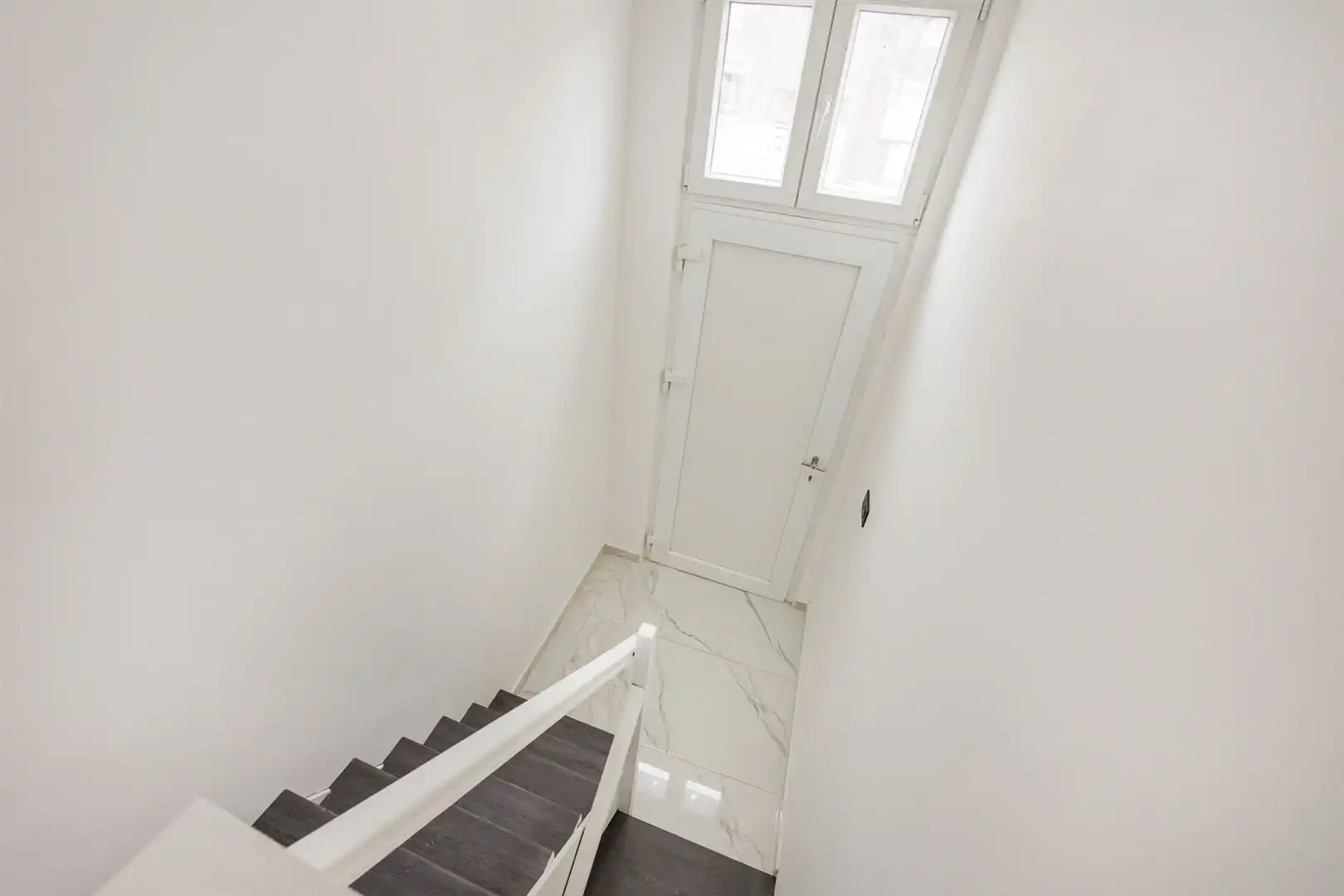 Volledig gerenoveerd & Energiezuinig: Ruime gezinswoning met 3 slaapkamers foto 12