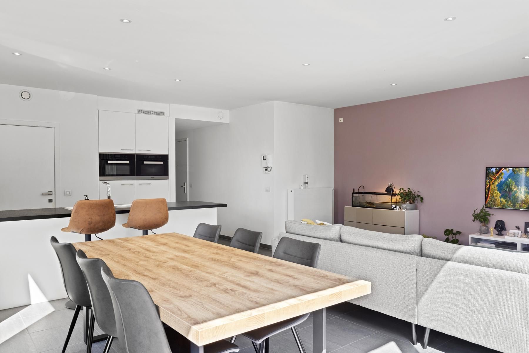 Prachtig 2 slaapkamer appartement  in een groene omgeving  foto 8