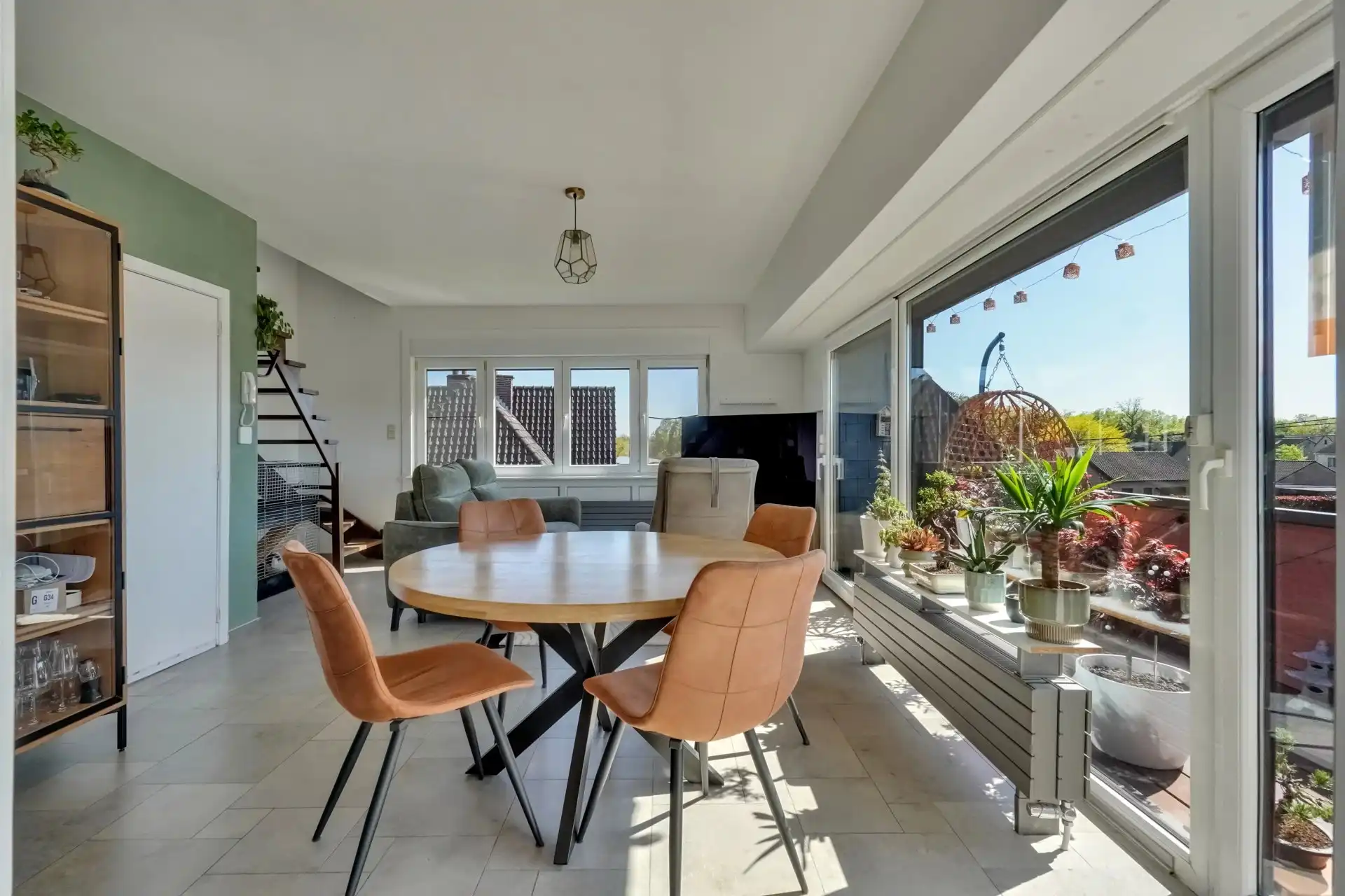 Duplex appartement met drie slaapkamers, terras en autostaanplaats foto 2