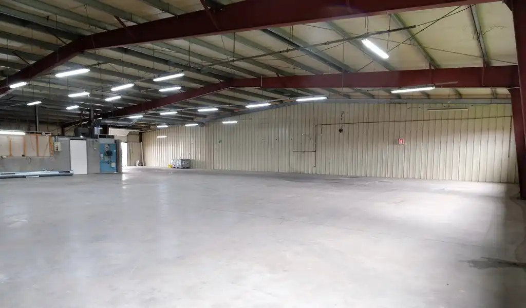 Bedrijfspand in bedrijvenzone aan Makro te Eke foto 9