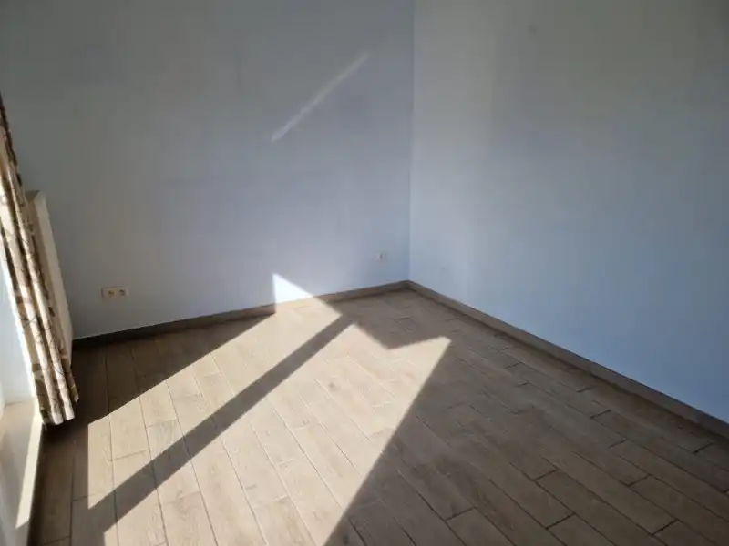 Gezellig appartement met twee slaapkamers, garage en groot terras foto 9
