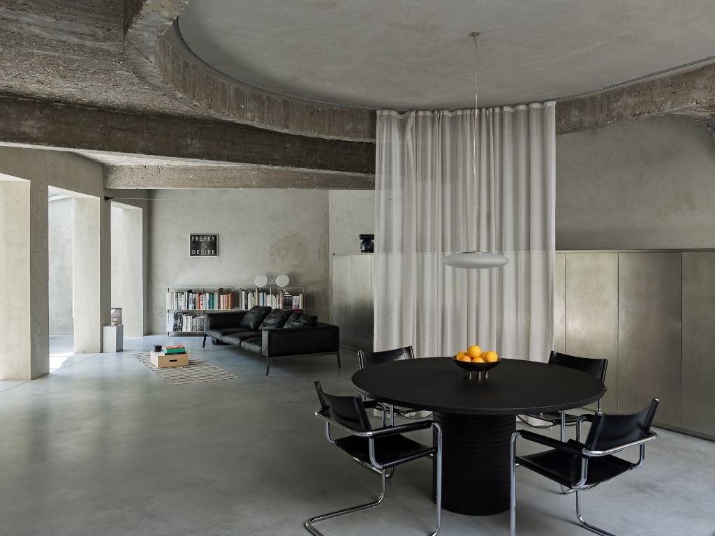 Uniqum - Architectuur tot op haar essentie. Een bijzonder doordacht brutalistisch appartement met tuin op een gegeerde locatie nabij het Sint-Pietersstation. foto 12