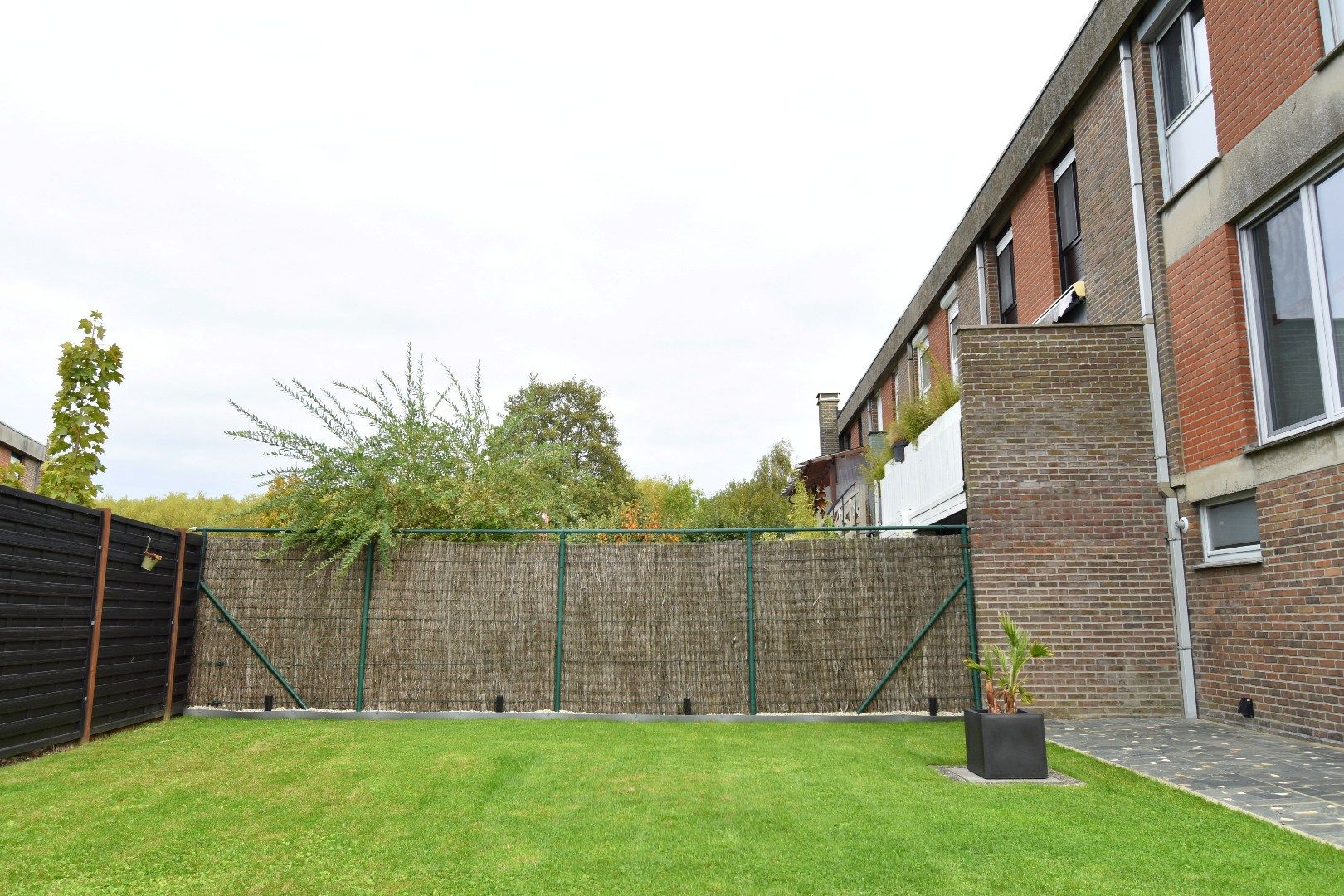 Verzorgde bel-etage met 3 slaapkamers, garage en carport te Lendelede foto 11
