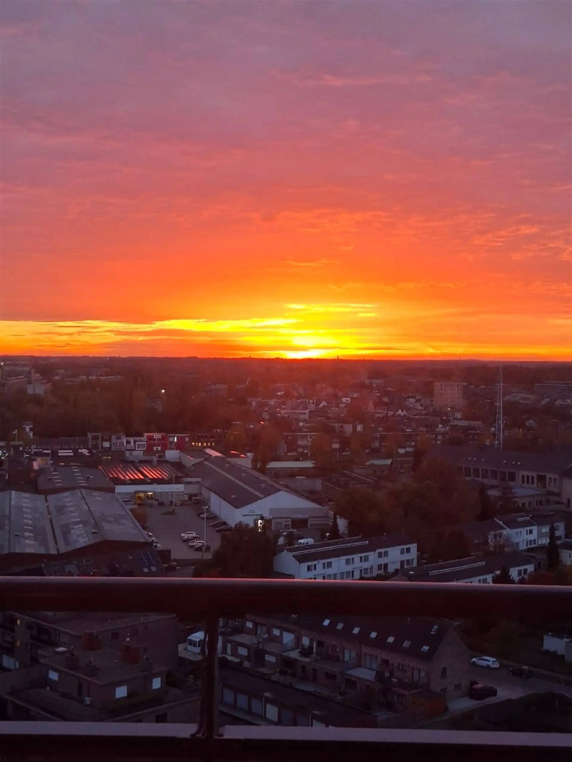 Ruim en lichtrijk 2 slaapkamer appartement met prachtig uitzicht in Wilrijk. foto 8