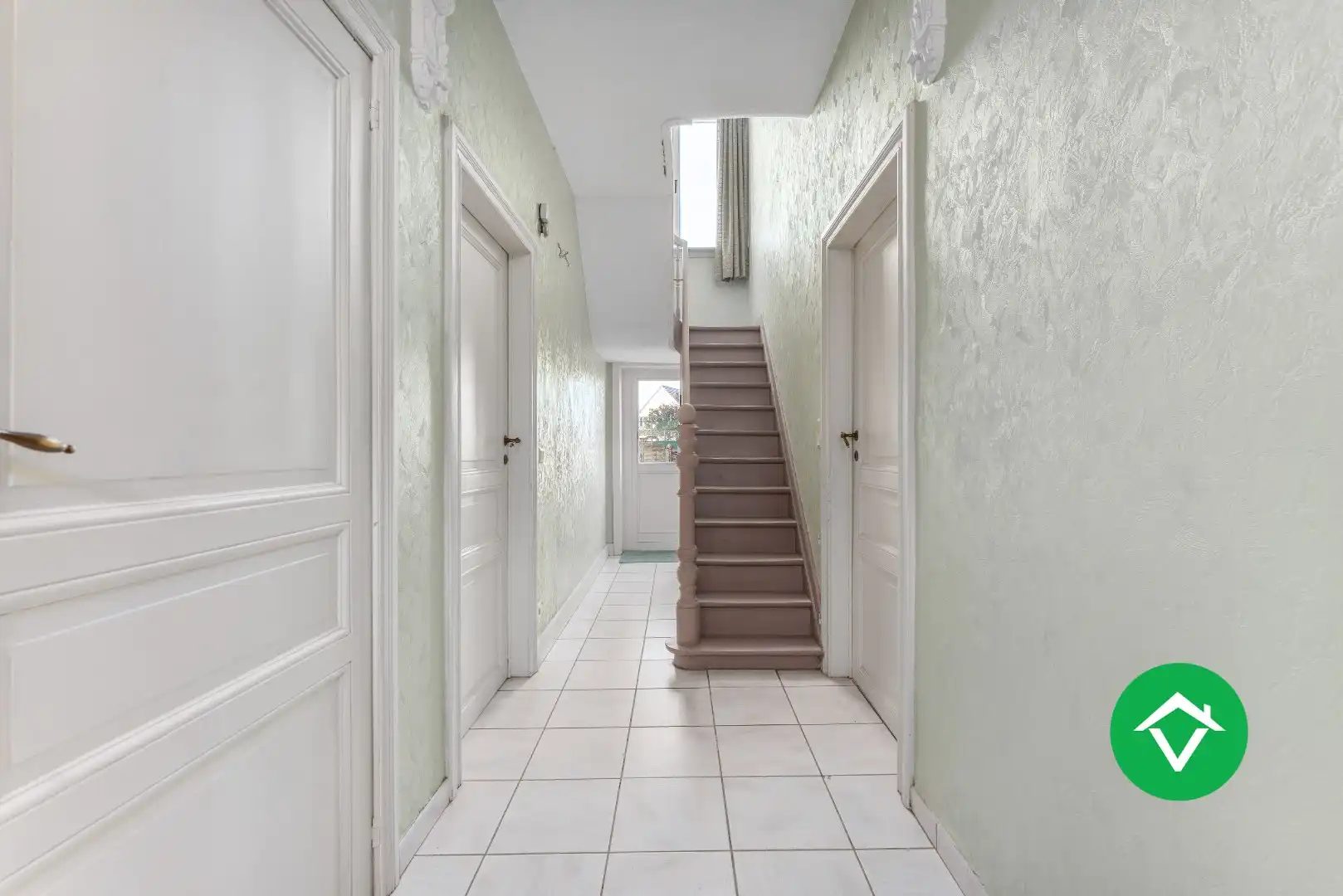 Ruim herenhuis met 4 slaapkamers en aparte garagebox in centrum Gistel foto 17