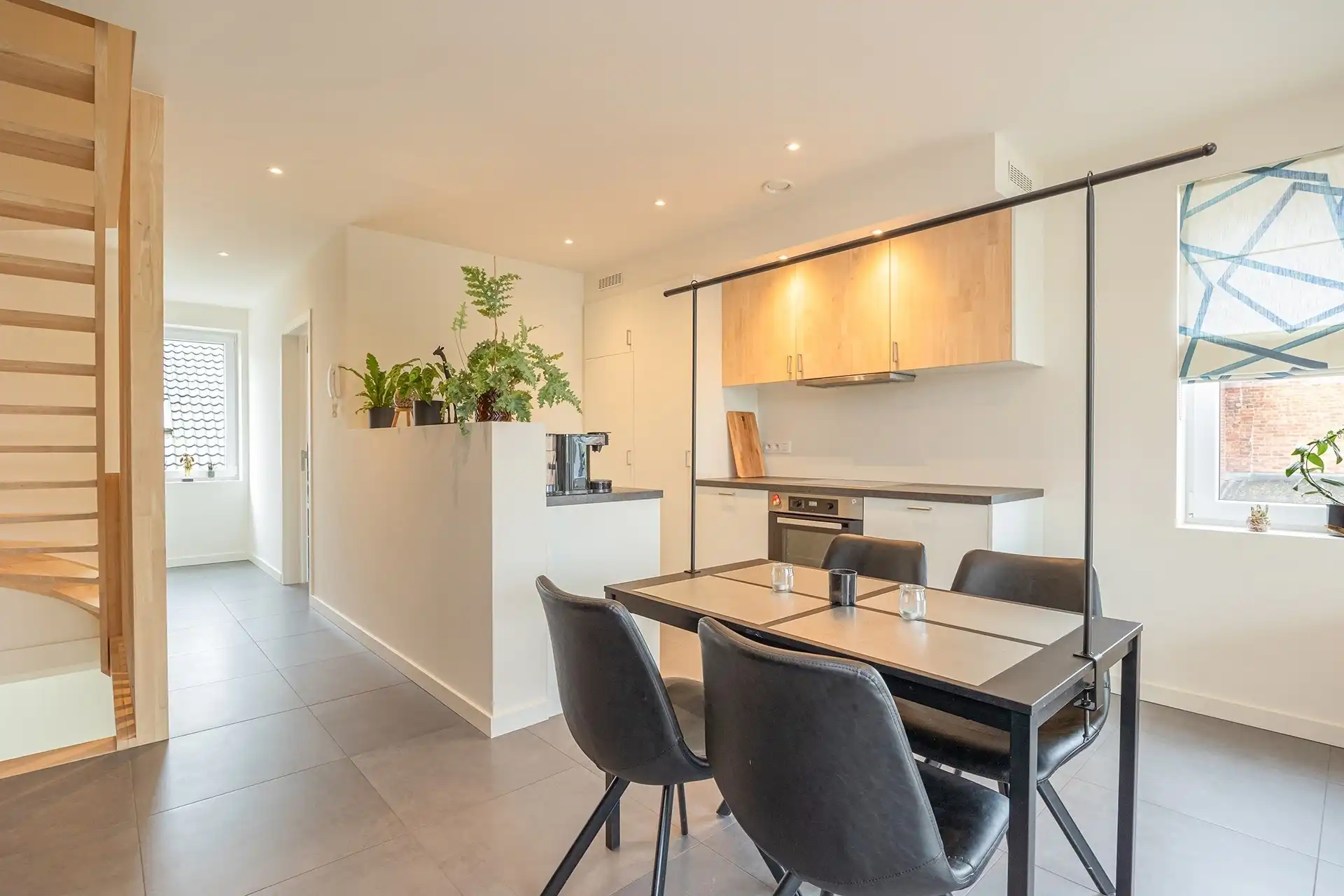 Recent triplexappartement met 2 slaapkamers en carport foto 5