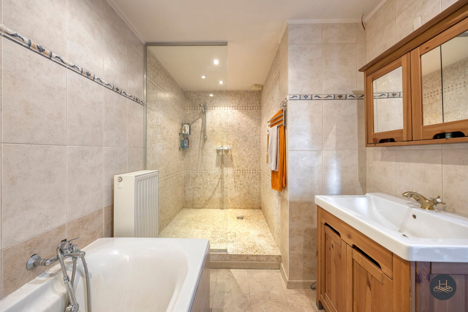 Stijlvolle bel-etage met wellness en tuin foto 9