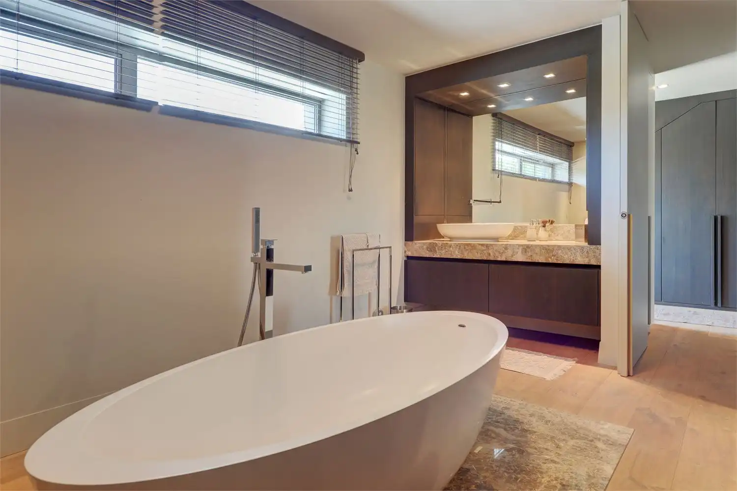 High-end penthouse met zeer ruim dakterras. foto 16