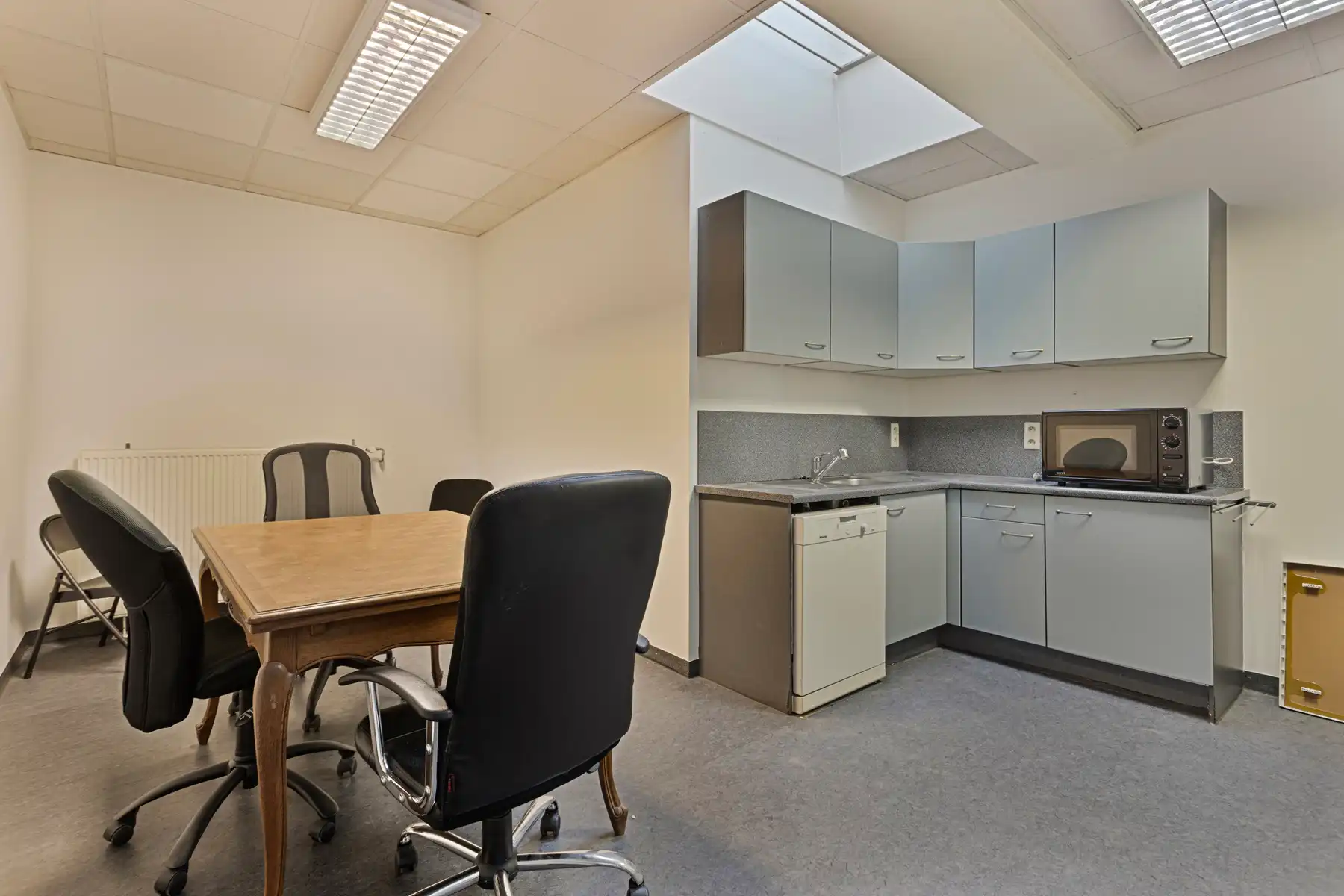 Aparte functionele kantoor- en praktijkruimtes te huur. foto 9