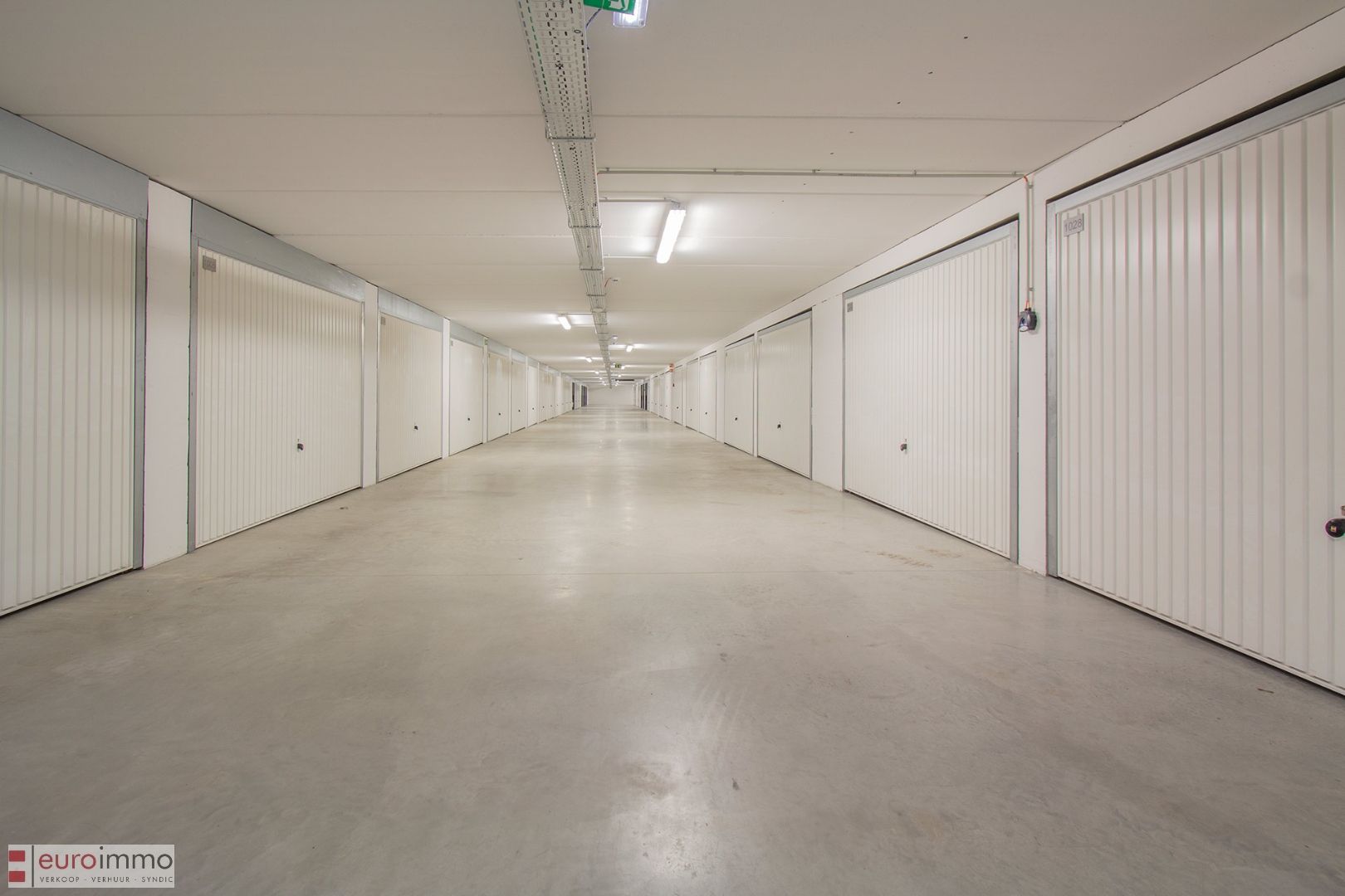 Zeer brede garagebox te koop in het nieuwe complex Parking 3! foto 3