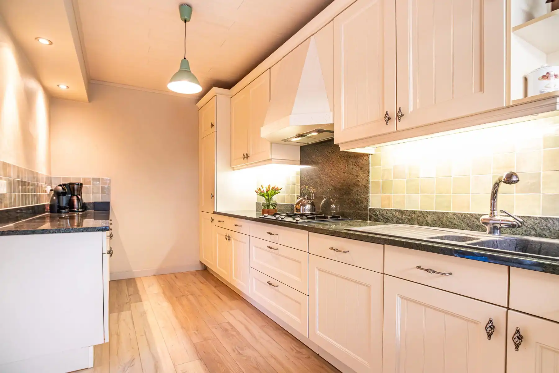 Instapklare HOB met tuin, carport en vlotte verbinding foto 16