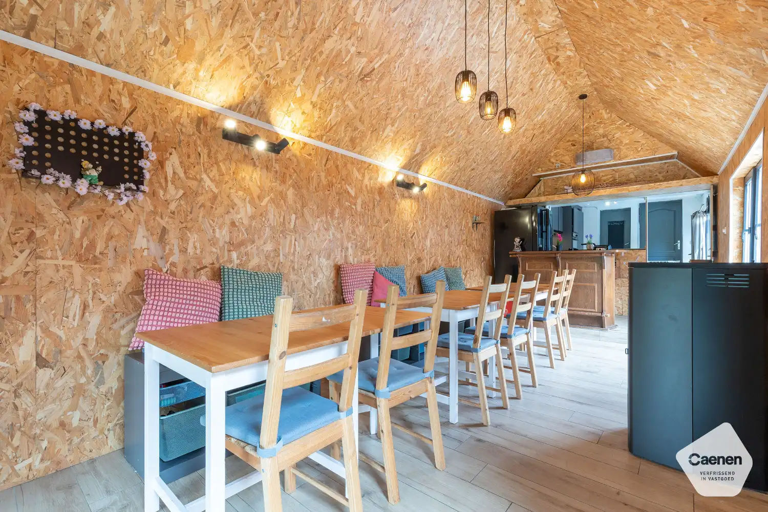 Ruime half-open woning met 4 slaapkamers, muziekstudio/hobbyruimte, garage en leuke tuin foto 4