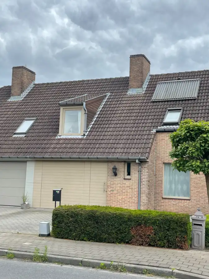 EENGEZINSWONING + garage & tuin foto 6