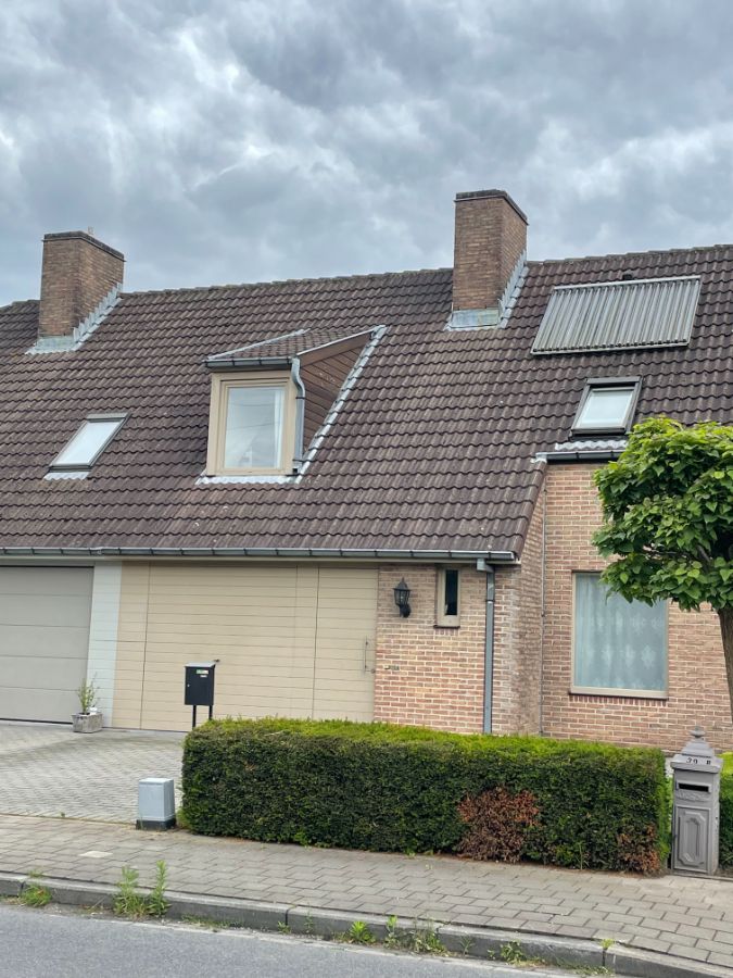 EENGEZINSWONING + garage & tuin foto 4