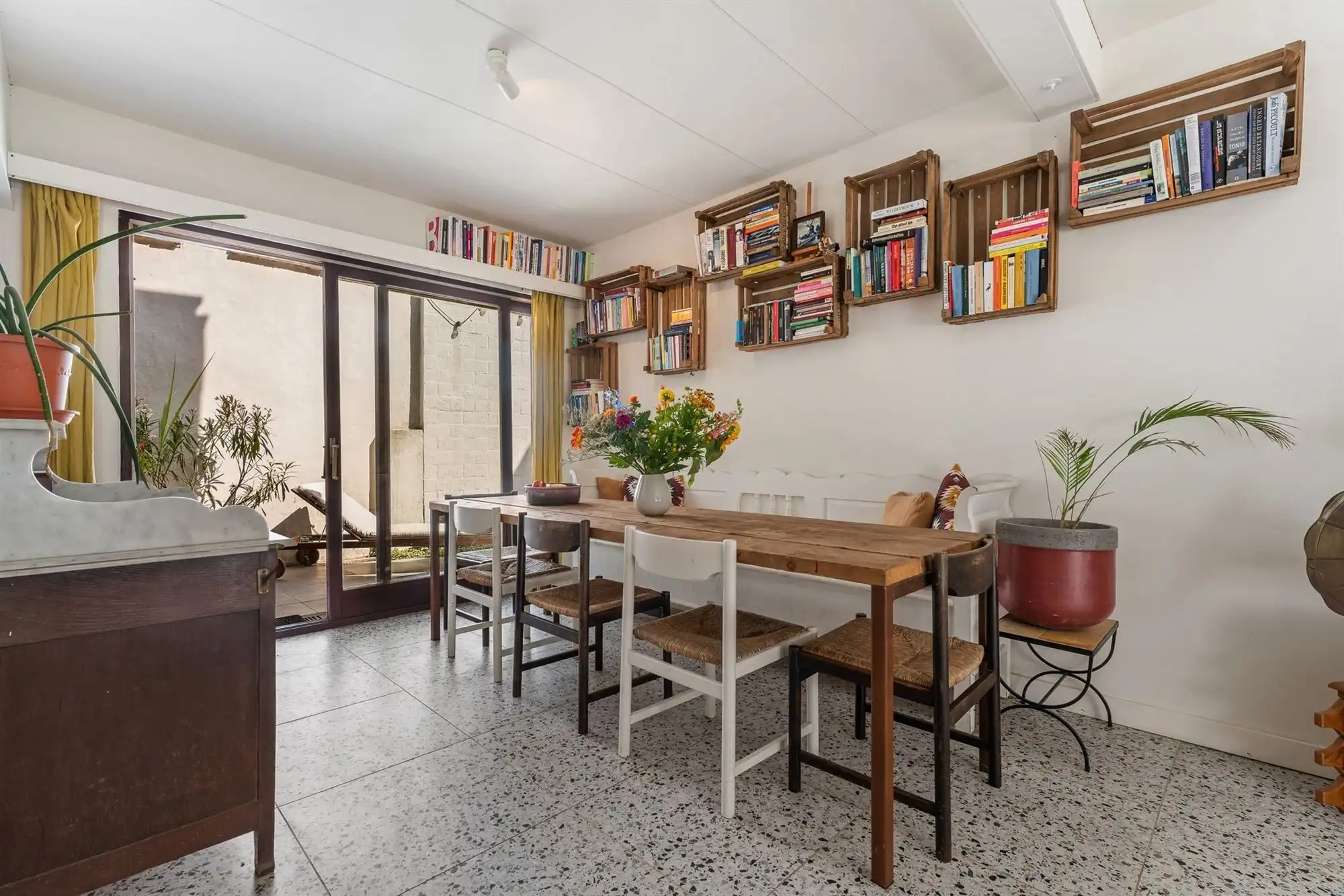 Steegwoning met naastliggend atelier/opslagplaats foto 3