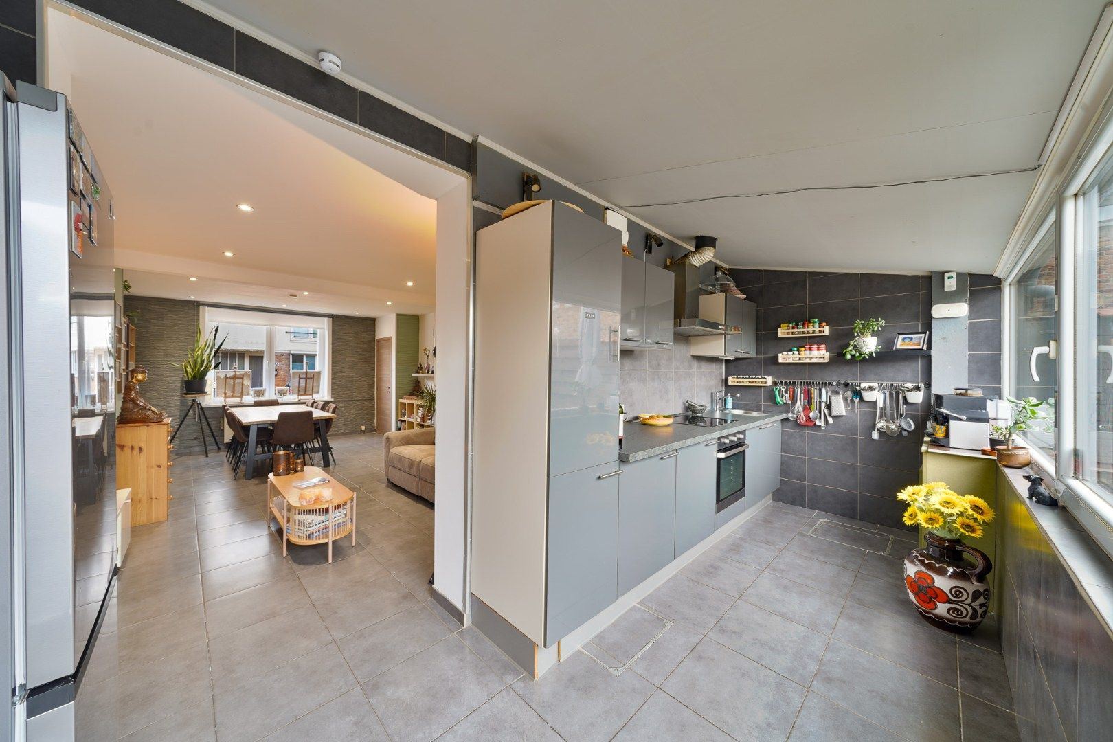 Instapklare woning met uitweg achteraan in Oostende foto 5