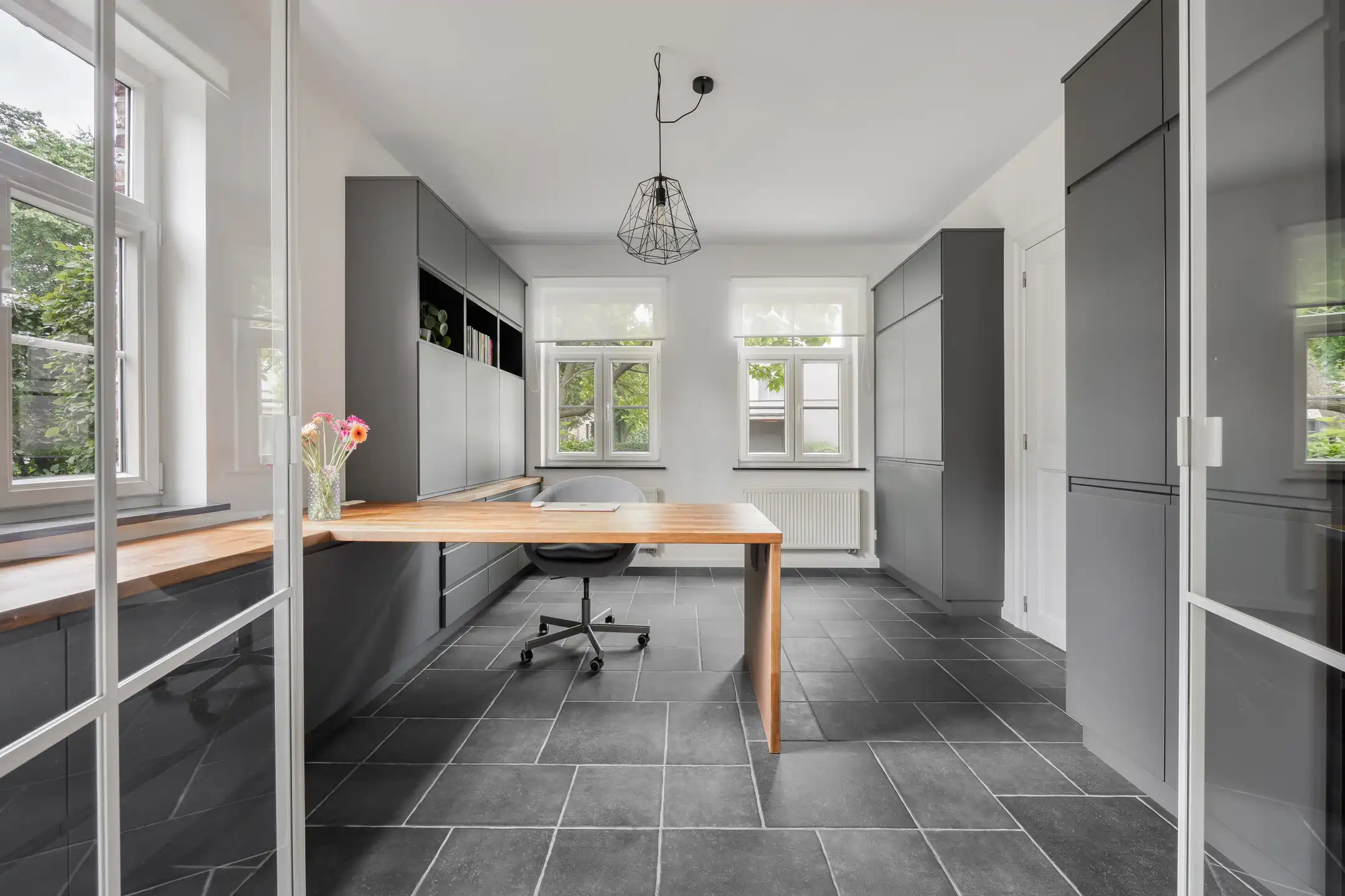 Rustig gelegen villa met prachtige tuin en zwemvijver foto 11