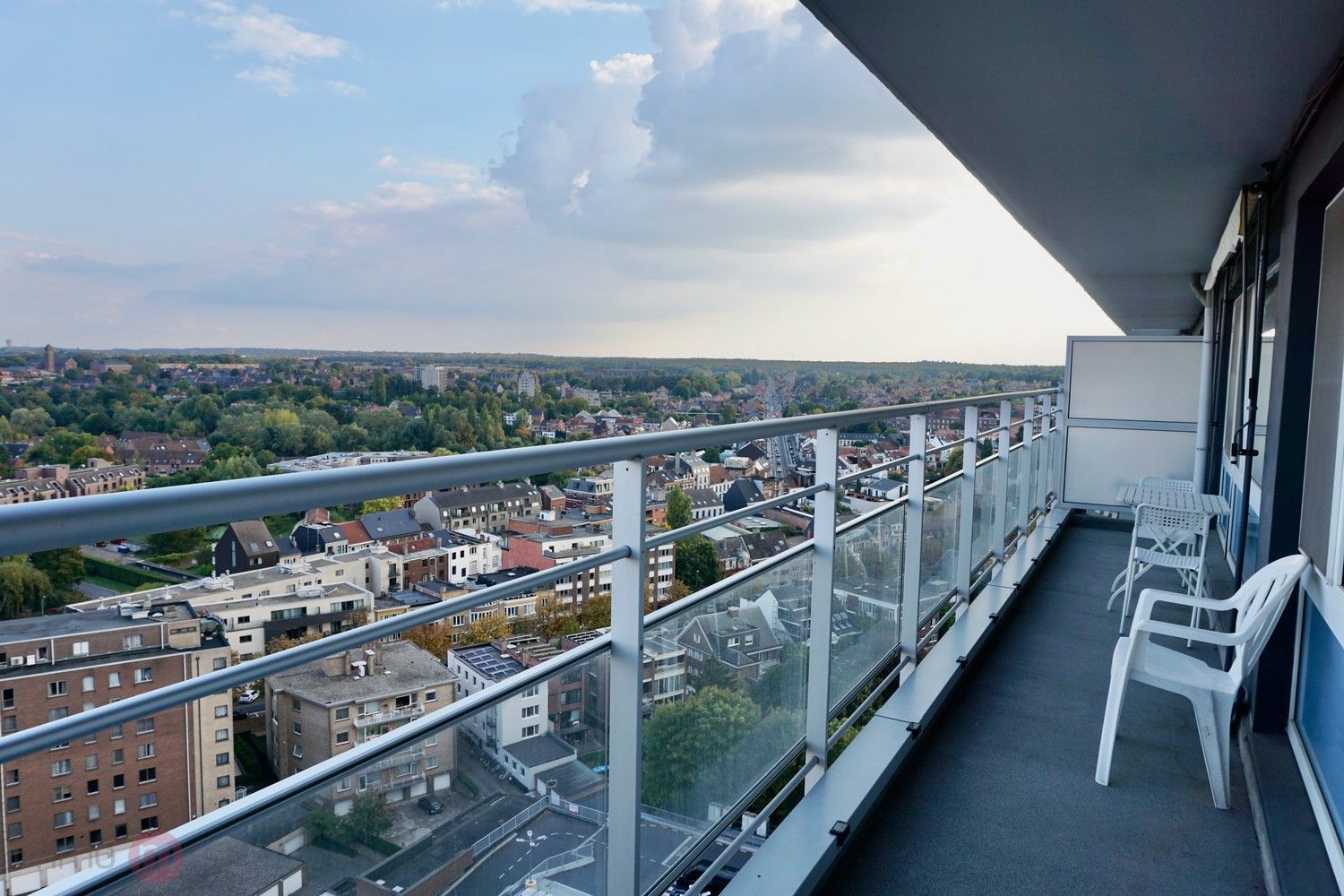 Gemeubeld appartement met 1 slaapkamer, bureelruimte, terras en fantastisch uitzicht over Leuven. foto 10