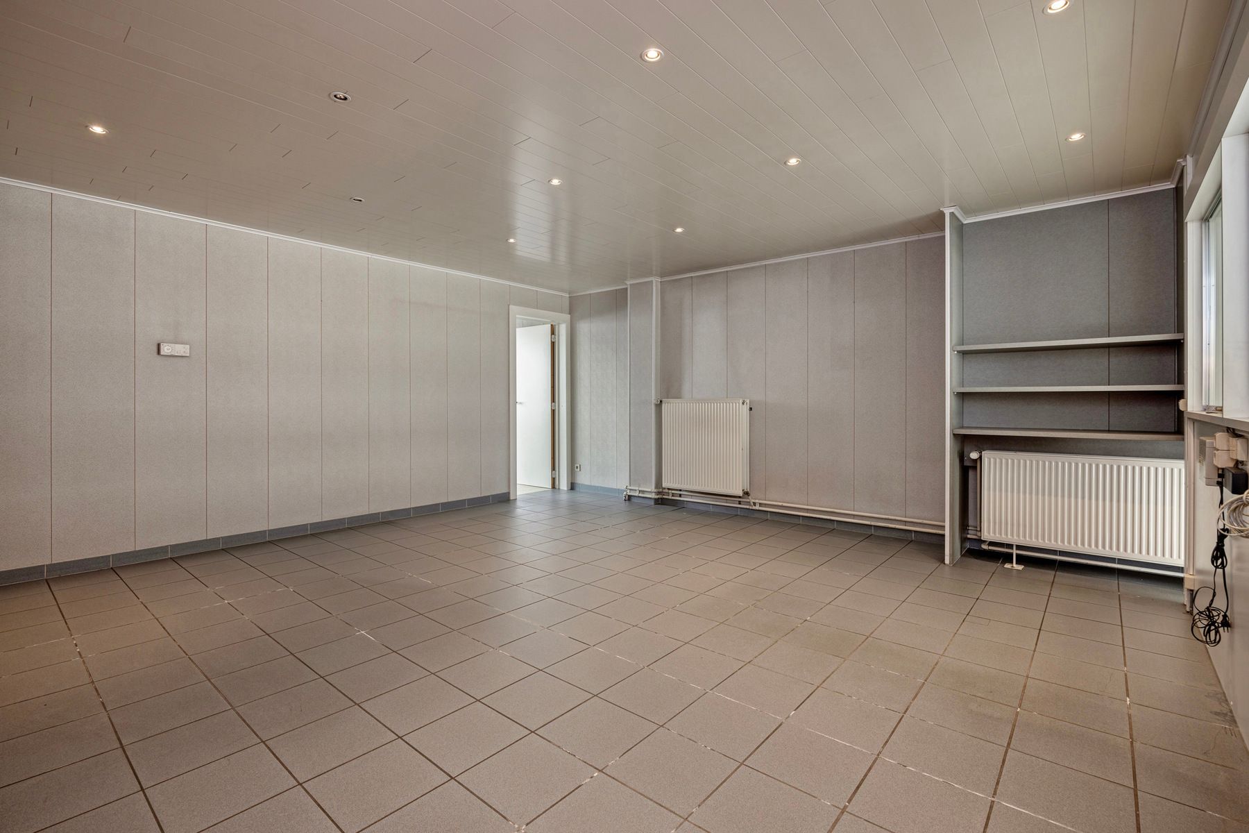 Handelshuis, ingedeeld als commerciële ruimte + appartement foto 3