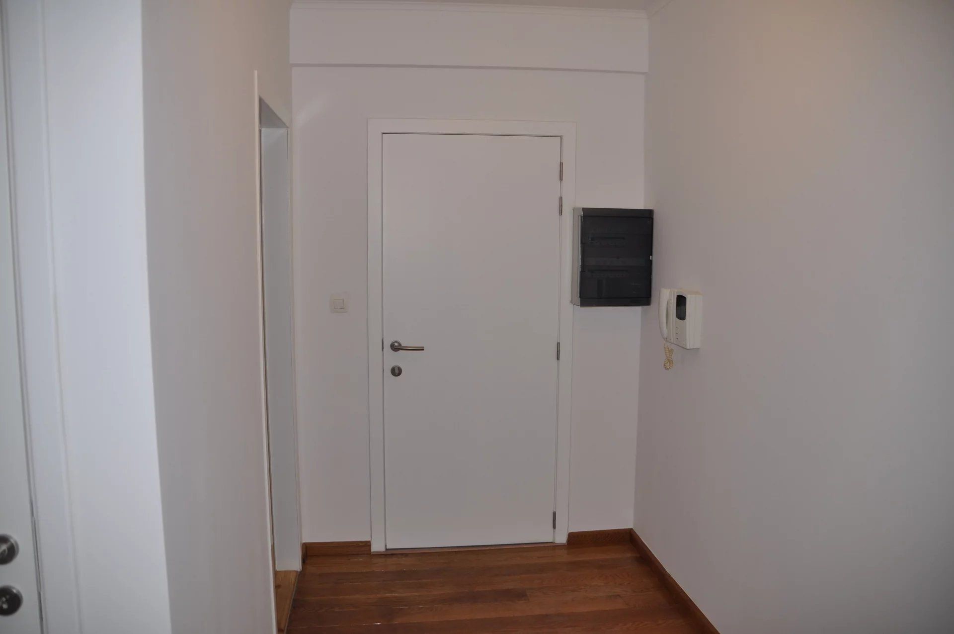 VERRASSEND APPARTEMENT MET 3 SLPK'S EN PARKEERPLAATS IN LANAKEN CENTRUM foto 5