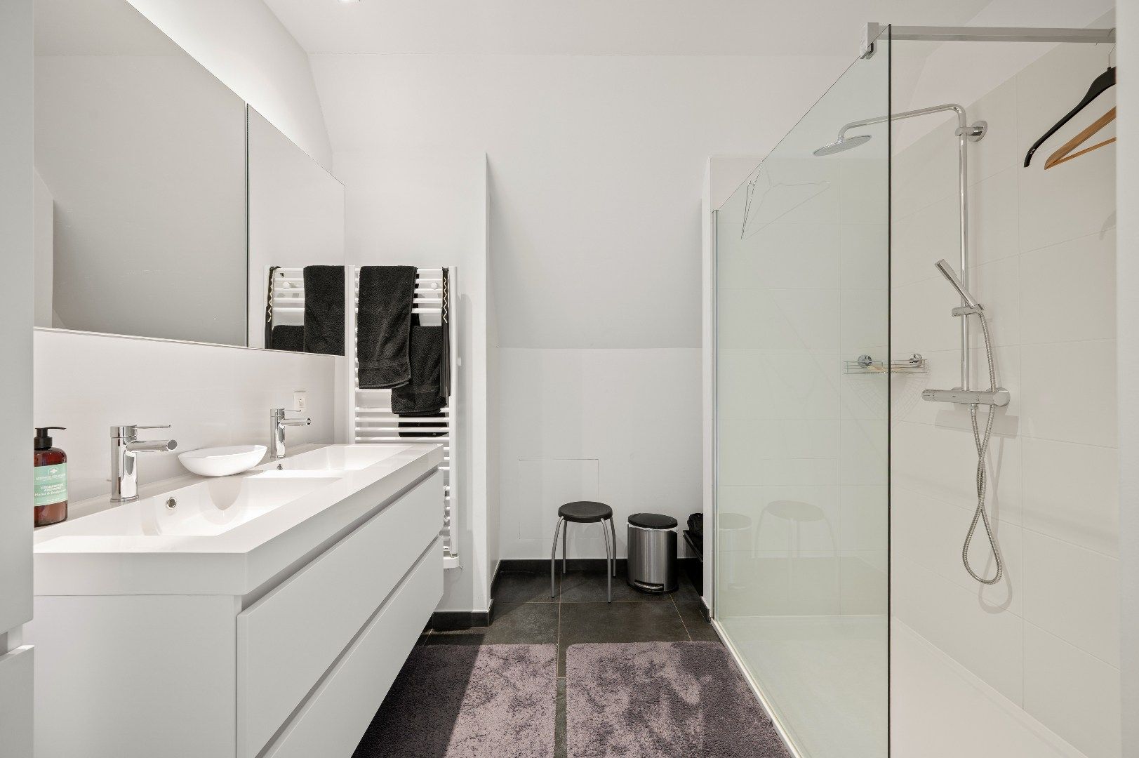 Instapklare, moderne penthouse op de Grote Markt in Tienen foto 18