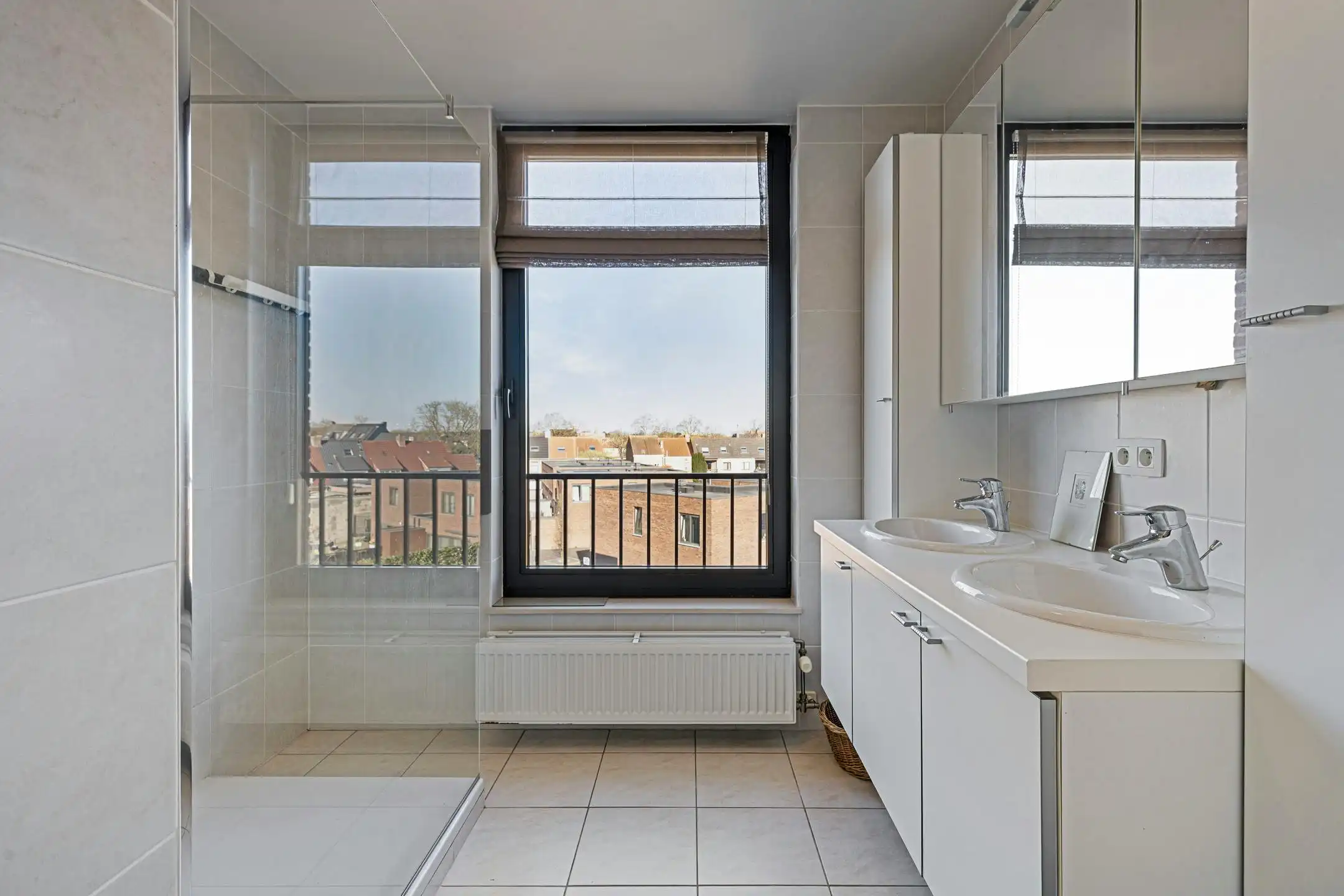 Lichtrijk appartement met terras nabij Damse Vaart te Brugge foto 11