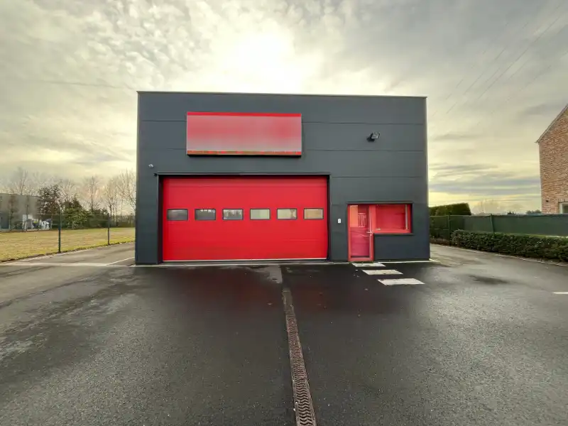 Bedrijfsgebouw met woning te koop foto 2