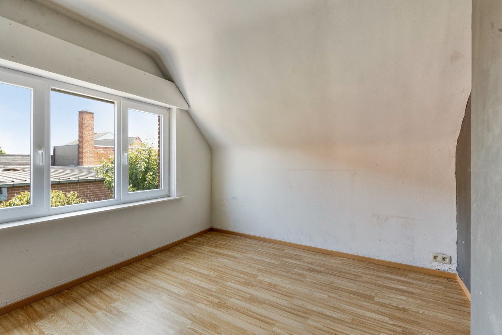 Charmante alleenstaande woning met tuin en achterliggende garage foto 11